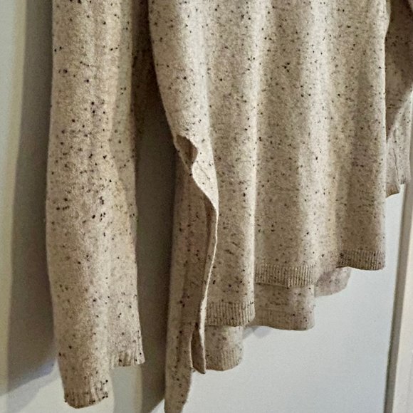 Subtle Luxury Speckled Cashmere/Yak Wool Blend V-Neck Sweater, Size S - Picture 3 of 5